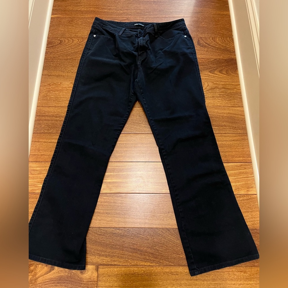 Levi black ladies boot cut size 18 ver new